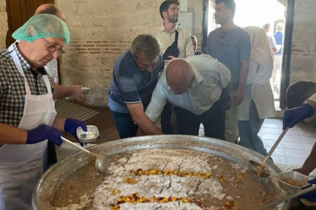 İmaret Müzesi'nin kazanlarında aşure kaynadı