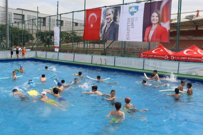 İzmit'te sportatif yüzme havuzu açıldı