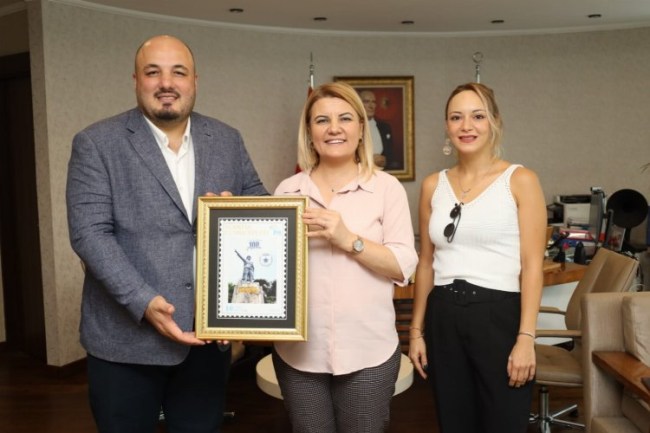 Cumhuriyetin 100. yılına özel pul Başkan Hürriyet'e hediye edildi