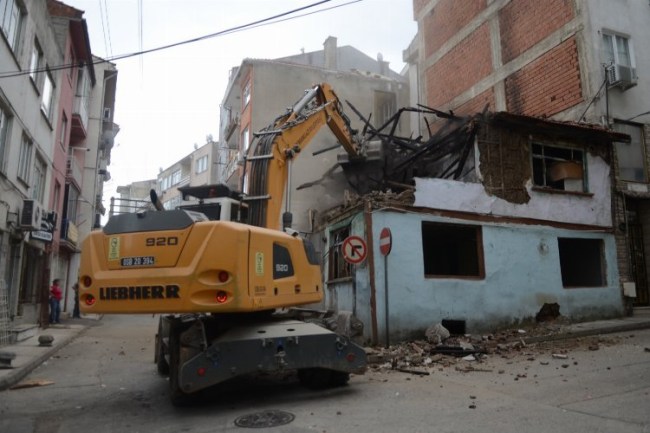 Bursa Osmangazi'de metruk temizlik