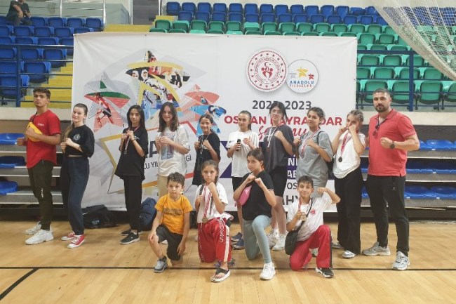 Pazaryerili Kick Boksçular Kütahya'dan madalyalarla döndü