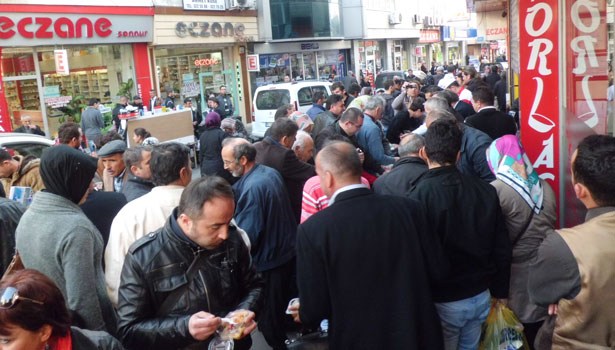 Aşure dağıtımında izdiham yaşandı!..