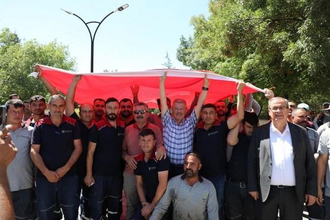 Kayseri Şeker çalışanları Başkan Akay'ı bağrına bastı