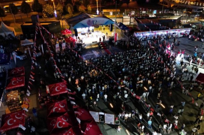 İzmit'te festival ateşi yakıldı