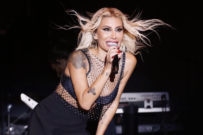 İrem Derici'ye nazar değdi! 'Namus elden gitmesin' diyerek kıyafetini değiştirdi!