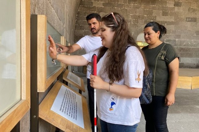 Kayseri Büyükşehir Selin'in önündeki engelleri kaldırdı