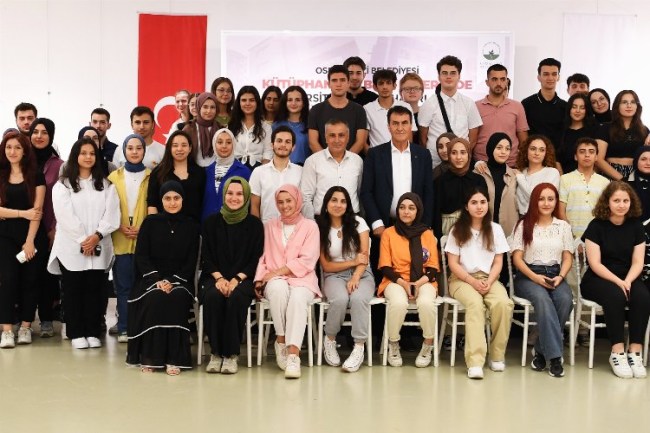 Bursa Osmangazi'de Başkan Dündar üniversiteli öğrencilerle buluştu