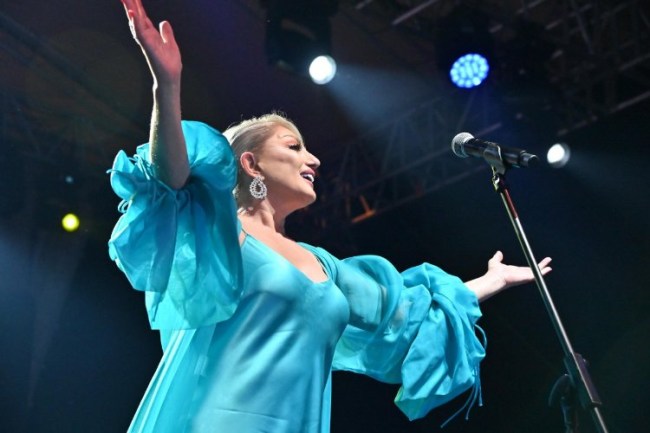 Muazzez Ersoy Salihli'yi mest etti