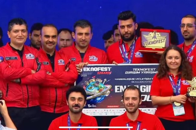 TEKNOFEST'ten Bursa'ya kupalarla döndüler