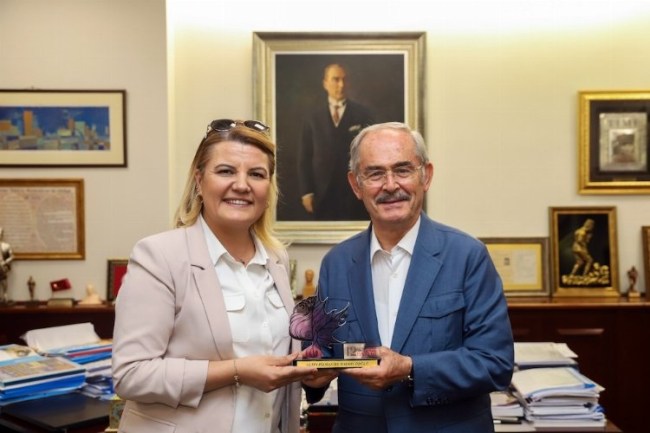 Büyükerşen'e "Altın Pişmaniye Başarı Ödülü"