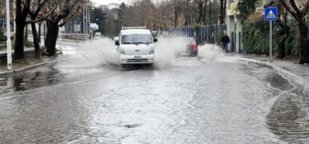 T.E.D Kolejinin önü sular altında kaldı!..