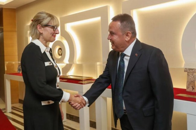 İngiltere Büyükelçisi Jill Morris'ten Başkan Böcek'e ziyaret