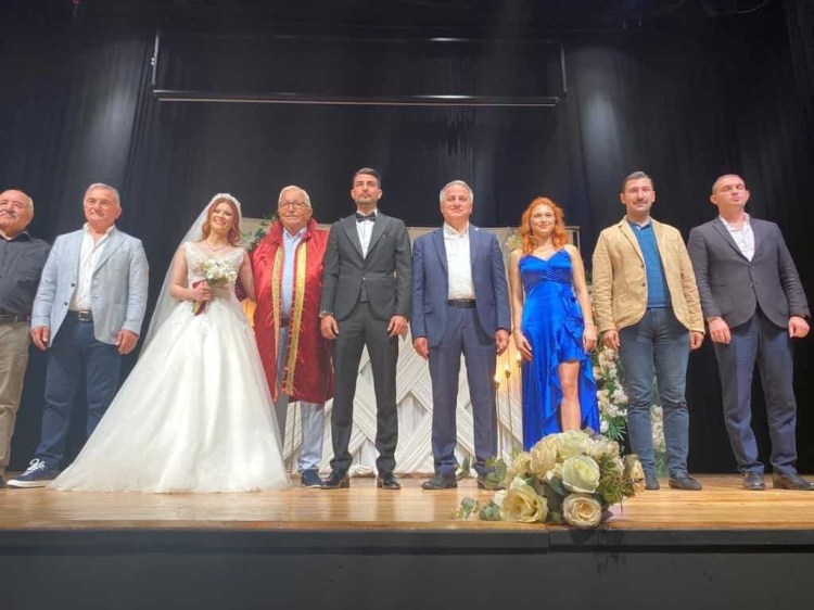 Yalçın ve Acar ailelerinin mutlu günü