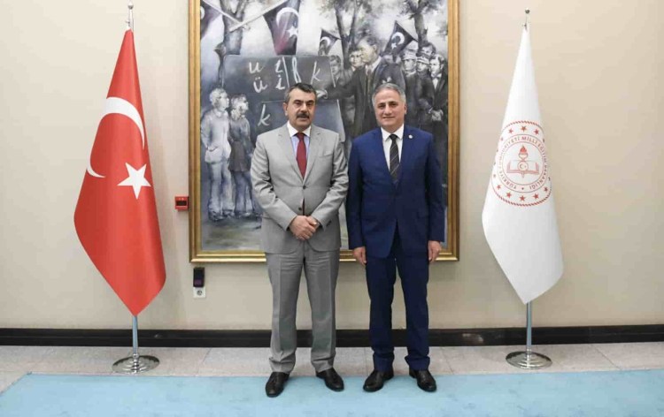 Saffet Bozkurt Bakan Tekin’i ziyaret etti