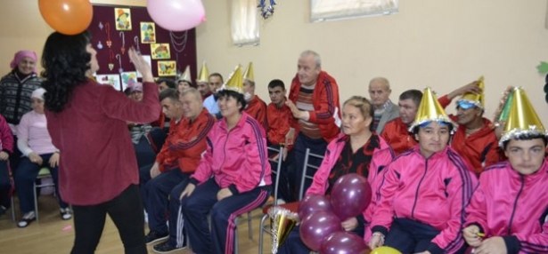 Engelliler yılbaşını erken kutladı!..