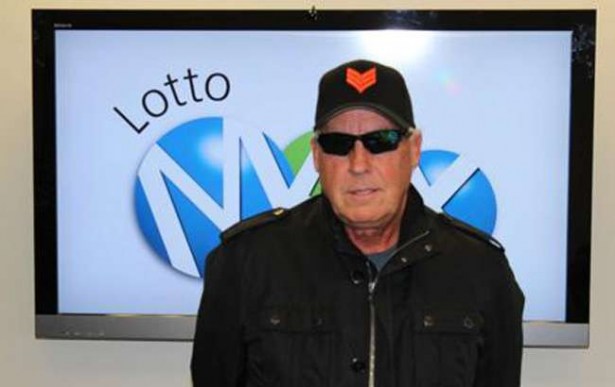 Piyangodan kazandığı 40 milyon doları bağışladı