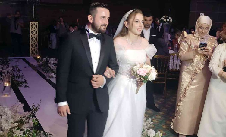Yıldırım muhteşem düğünle dünyaevine girdi