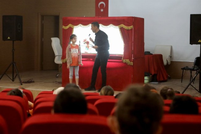 ‘Karagöz Göklerde' öğrencilerle buluşuyor