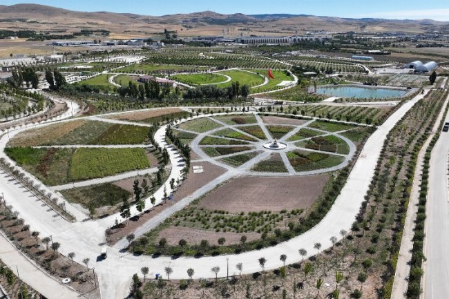 Türkiye'nin en büyük tarım kampüsü kapılarını açtı