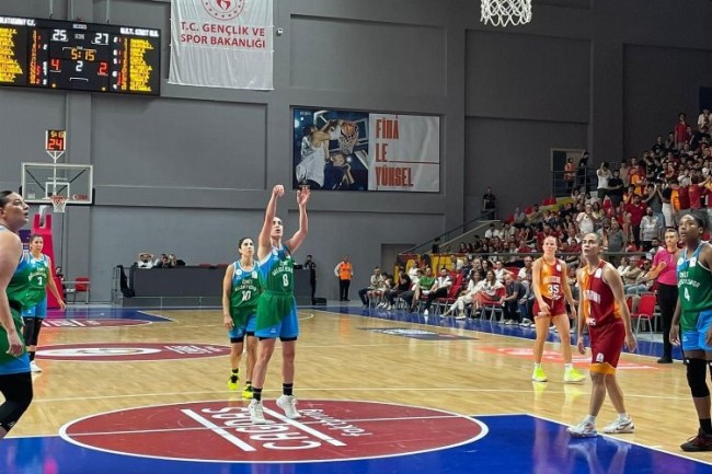 İzmit'in Perileri deplasmanda Galatasaray'ı mağlup etti