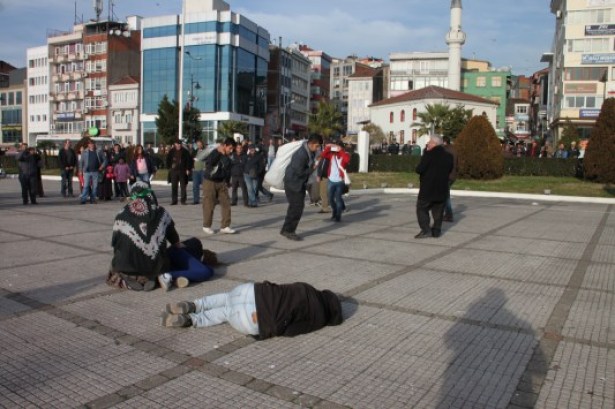 Anıt önünde eylem!..