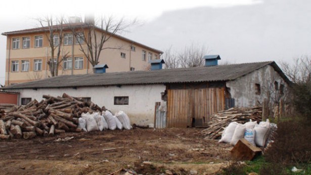 İspirto içen 4 işçi öldü, 3'ü komada