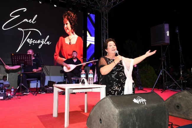 "Bozkırın Tezenesi" Karabağlar'da türküleriyle yaşıyor