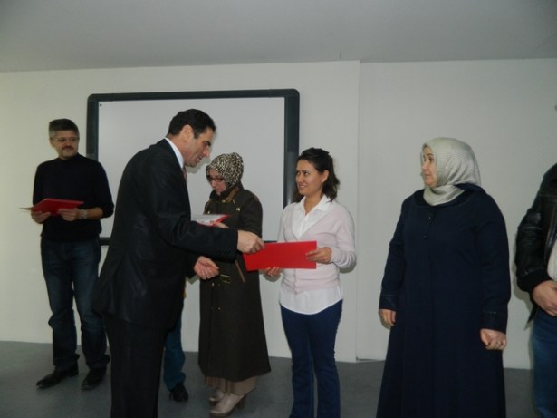 Anne- Baba okulu ilk mezunlarını verdi..