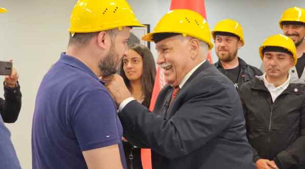 Kozlulu madenciler baretleriyle geldiler Vatan Partisi’ne üye oldular