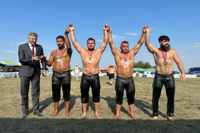 Sakaryalı pehlivanlar Bulgaristan'dan başarıyla döndü