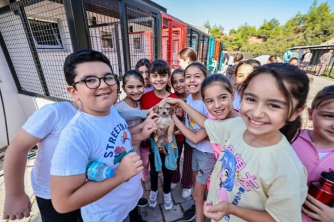 Zolan, 4 Ekim'i çocuklar ve hayvanseverlerle birlikte kutladı