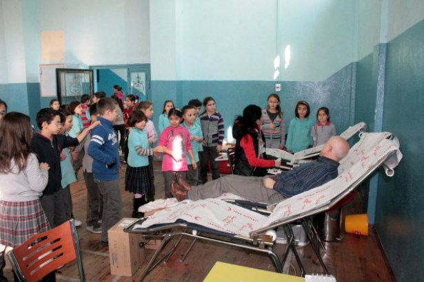 Öğrenci ve velilerden kan bağışı..