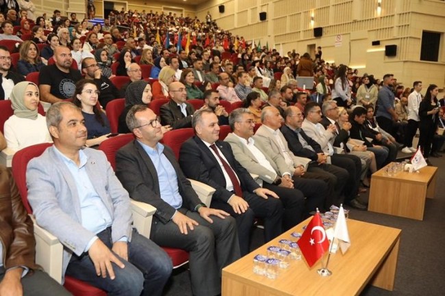 Turan Ethno- Folk Ensemble ERÜ'de sahne aldı