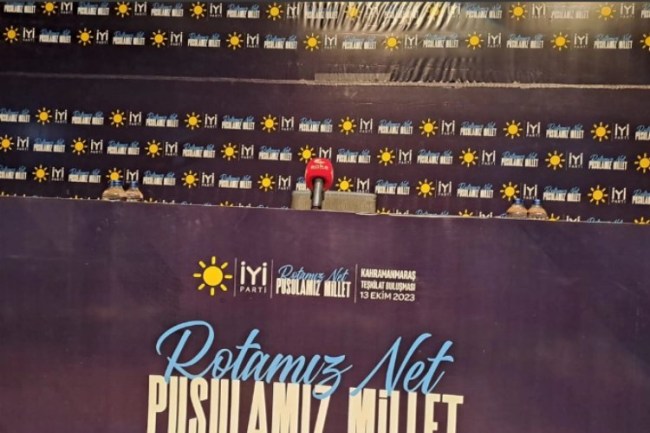 Genel Başkan Akşener'in yüzü gözükmüyor dediler, mikrofonları indirdiler!