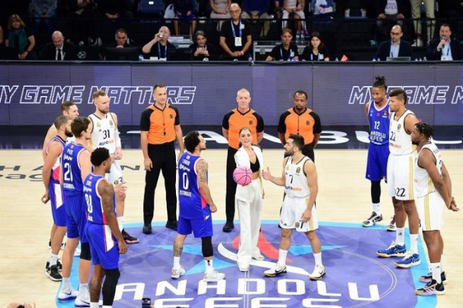 Pembe Top 10'uncu yılında Cansu Dere'nin elinden havalandı