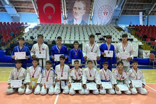 Manisa BBSK'lı Judocular turnuvaya damga vurdu