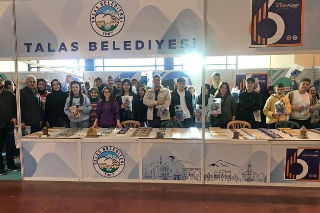 6. Kayseri Kitap Fuarı'na lise öğrencilerinden gezi
