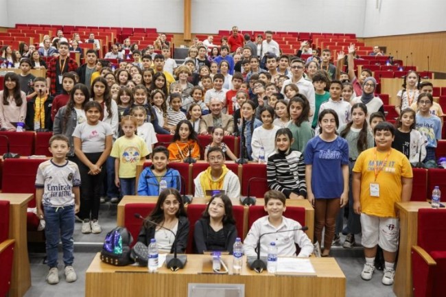 İzmir'de söz çocuklarda