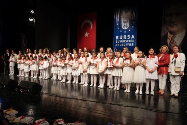 Çocukların geleceği için Bursa'da sahneye çıktılar