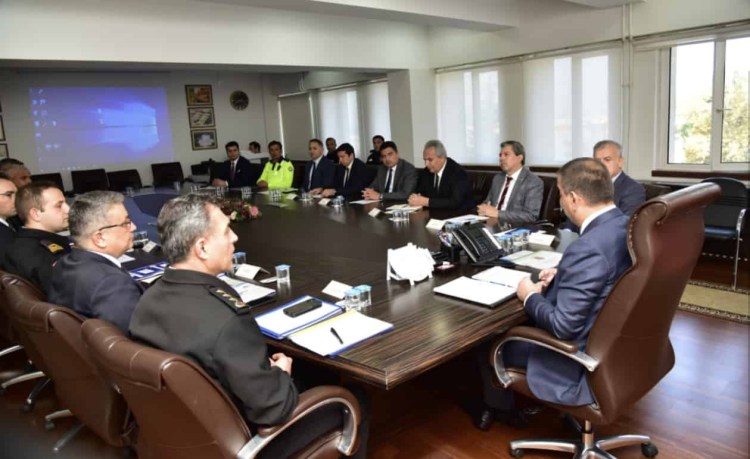 Organize suç örgütleri ve uyuşturucu masada