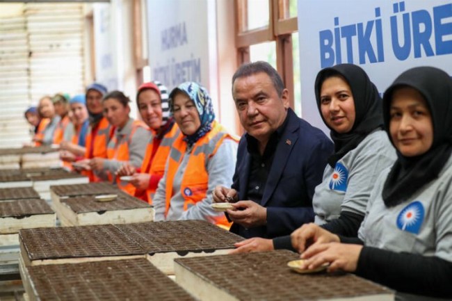 Başkan Böcek'ten personeline 100. Yıl ikramiyesi