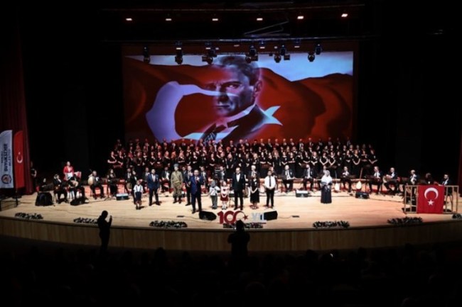 Atatürk'ün sevdiği şarkılarla muhteşem konser