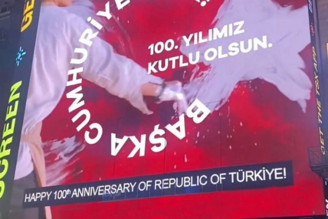 Sabancı, 100. yıl coşkusunu Times Meydanı'na taşıdı