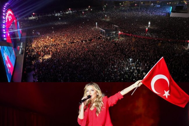 Ankara'da Hadise çıktı! Muhteşem Cumhuriyet konseri