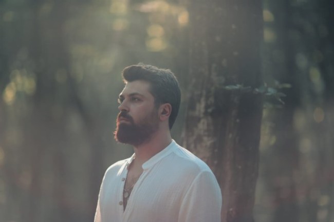 Volkan Biçer'in 'Yalnızlığın Ortasındayım' yayında