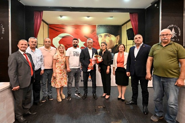 Muratpaşa'da Muhtar Metin Kök'ün ismi parkta yaşayacak