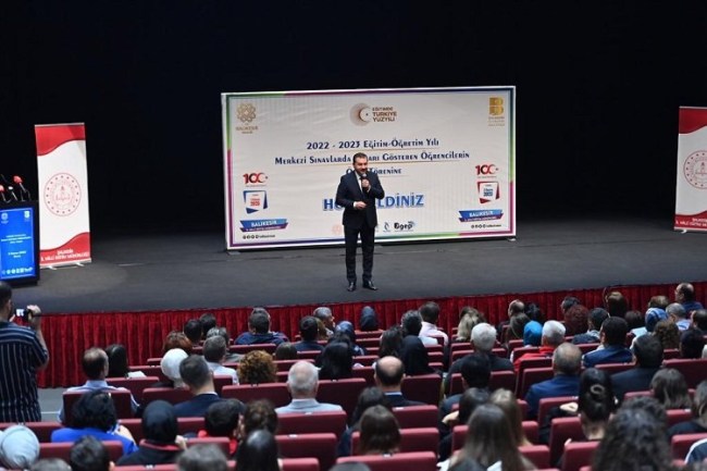 Üniversite sınavı ücretleri Başkan Yücel Yılmaz'dan