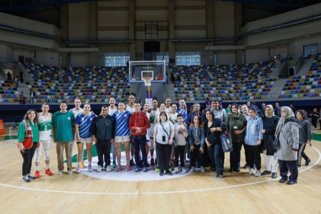 İzmit'in Perilerine YADEV'li öğrencilerden destek