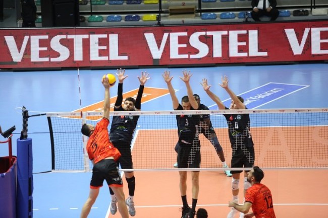 Bursa Büyükşehir Belediyespor'un konuğu Ziraat Bankkart