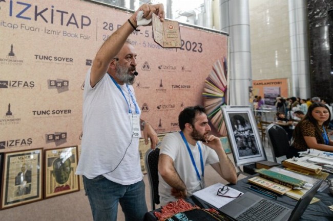 Atatürk'ün imzaladığı "Mebus Defteri" satıldı